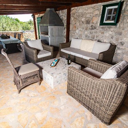 Private Cottage In Olive Grove With Heated Pool Vinišće Eksteriør billede