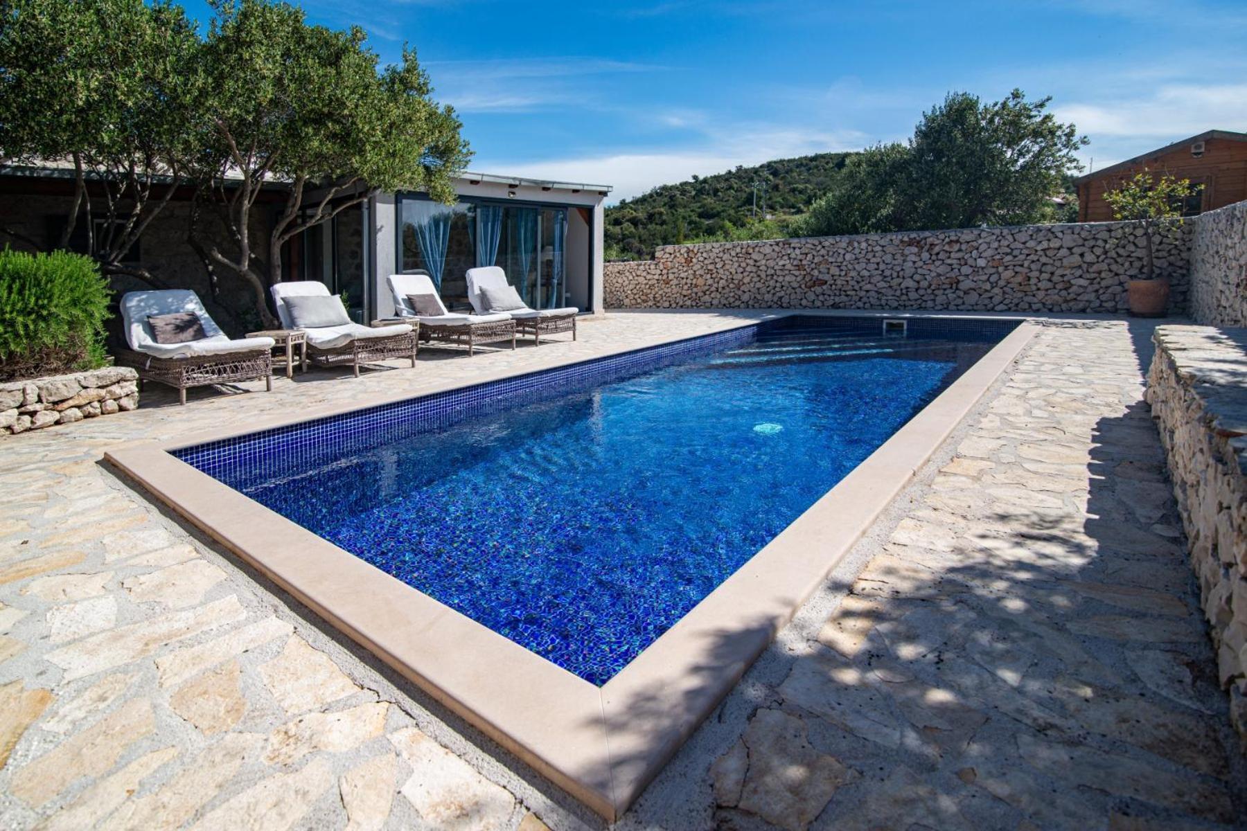 Private Cottage In Olive Grove With Heated Pool Vinišće Eksteriør billede