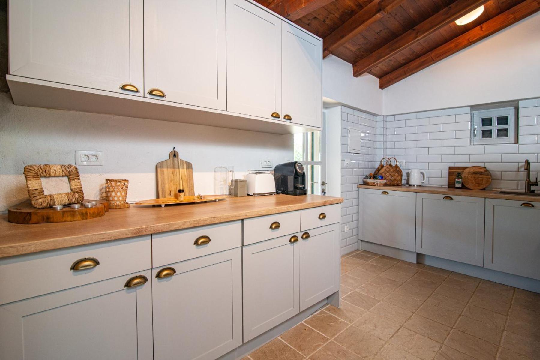 Private Cottage In Olive Grove With Heated Pool Vinišće Eksteriør billede